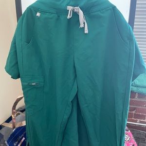 Hunter Green Figs Scrubs Jogger Size M